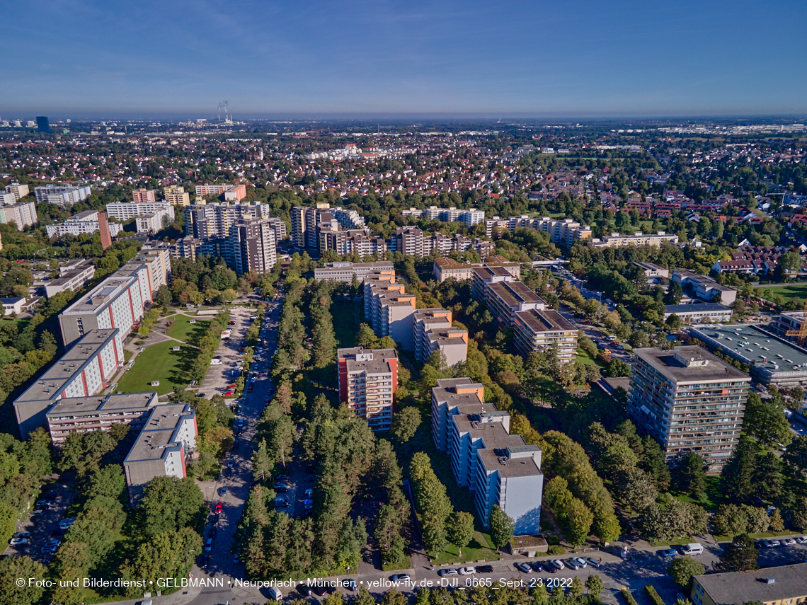 23.09.2022 - Karl-Marx-Ring 53-53c und Studentenwohnheim und Marx-Zentrum in Neuperlach